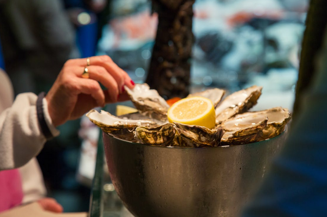 oysters on platter